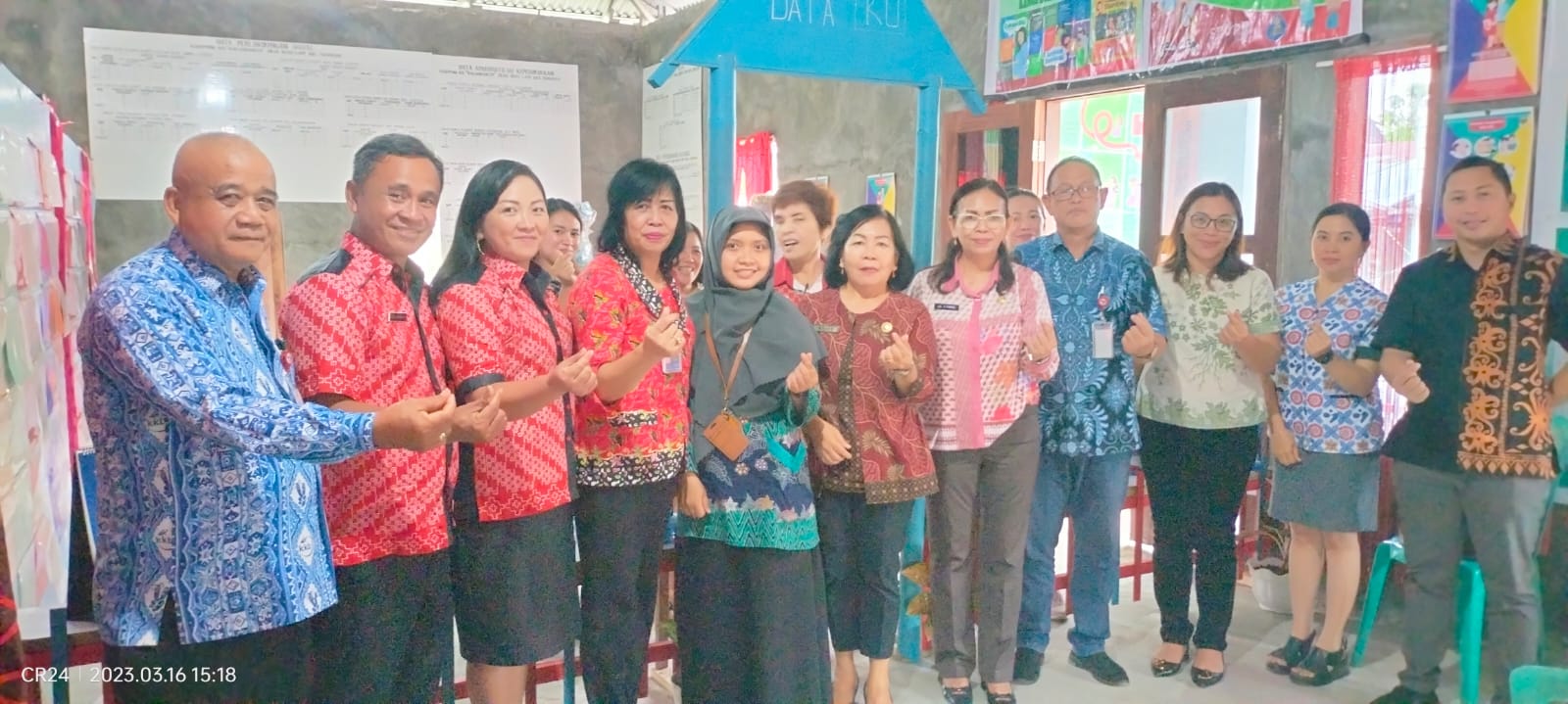 Pemerintah Desa Wiau Lapi dan Tim penilai dan verifikasi Kampung Berkualitas, Kamis (16/3/2023). Foto: Jendry Paendong/bolmong.news.