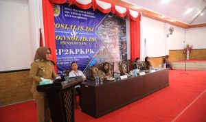 Walikota Kotamobagu, Tatong Bara membuka sosialisasi dan konsolidasi Penyusunan Dokumen Rencana Pencegahan dan Peningkatan Kualitas Perumahan Kumuh dan Permukiman Kumuh (PR2KPKPK) Kota Kotamobagu tahun anggaran 2023, di Aula Rumah Dinas Walikota, Selasa (21/3/2023). Foto: dok/ Diskominfo Kotamobagu.
