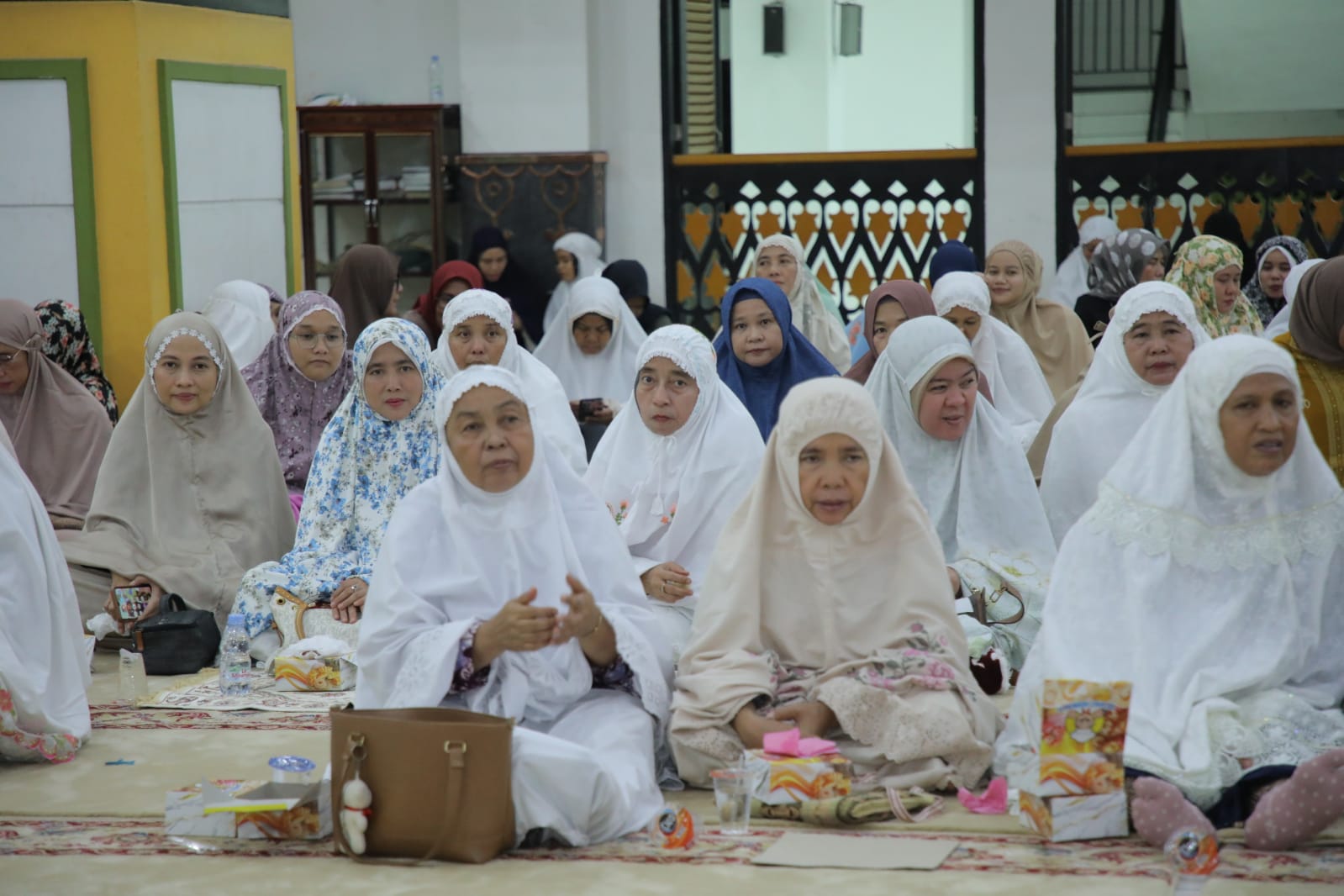 Pemerintah Kabupaten Asahan memperingati malam Nuzulul Qur'an di Masjid Agung H. Achmad Bakrie Kisaran, Jum'at Malam (07/04/2023). Foto: Anggi Lubis/bolmong.news