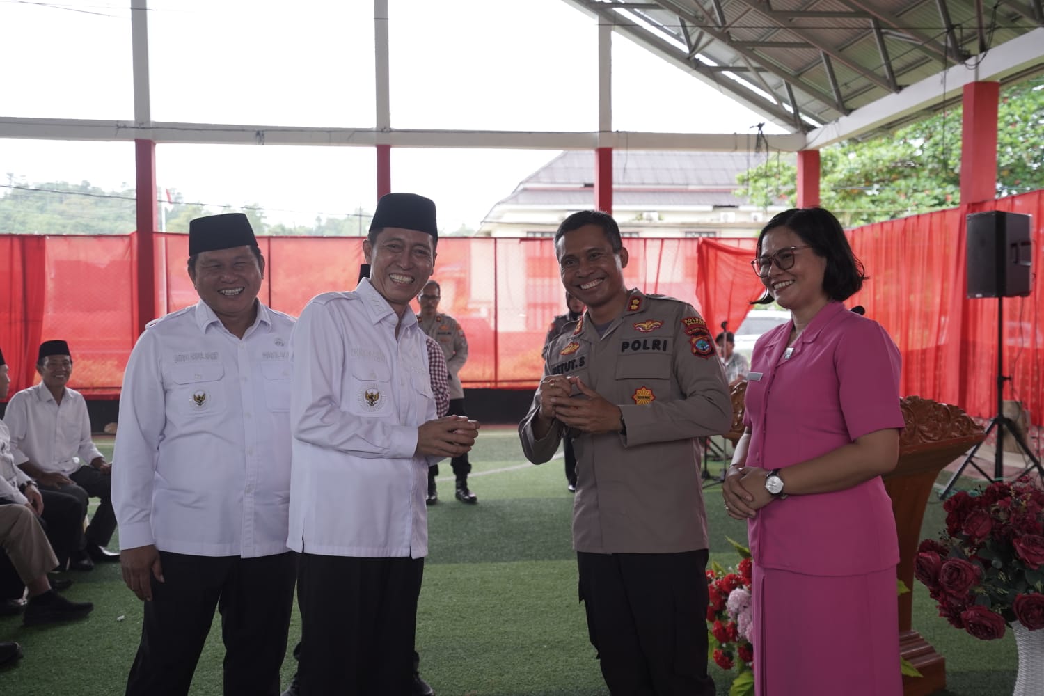 Bupati Bolsel Iskandar Kamaru dan Wakil Bupati Deddy Abdul Hamid saat menghadiri kenal pamit Kapolres Bolsel, Jumat (14/4/2023). Foto: Wawan Dentaw/bolmong.news