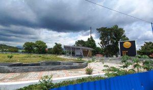 Pembangunan Lapangan Boki Hotinimbang. Foto: Miranty Manangin/bolmong.news