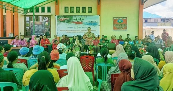 Penjabat Bupati Bolmong Ir Limi Mokodompit MM, saat menyampaikan sambutan pemerintah daerah pada kegiatan launching program Cadangan Pangan Pemerintah (CPP), Desa Ibolian, Kecamatan Dumoga Tengah, Kamis 13 April 2023. (foto.dok_Diskominfo Bolmong)