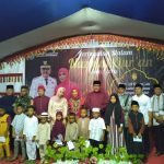 Momen foto bersama Tim Safari Ramadhan bersama sejumlah Anak Yatim Piatu, pada Peringatan Malam Nuzul Quran di Desa Bumbung, Kecamatan Lolak, Jumat 7 April 2023. (foto.Wahyudy Paputungan/bolmong.news)