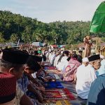 Suasana sholat idul fitri yang dilaksanakan oleh Pemerintah Desa Molobog dan Molobog Barat di Lapangan Yayubangkai Desa Molobog, Sabtu (22/4/2023). Foto: Gazali Potabuga/bolmong.news