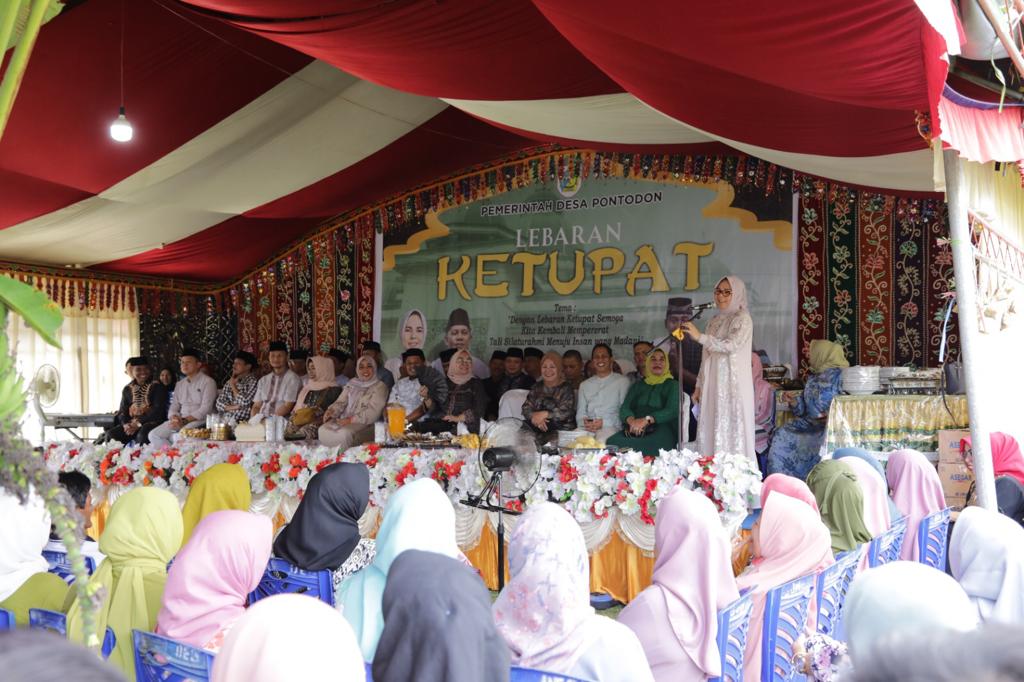 Wali Kota Kotamobagu Tatong Bara menghadiri Lebaran Ketupat di Desa Pontodon Kecamatan Kotamobagu Utara, Minggu (30/4/2023). Foto: dok/Diskominfo Kotamobagu.