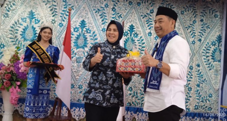 Wali Kota Kotamobagu Tatong Bara bersama Bupati Bone Bolango Hamim Pou, di rumah dinas Wali Kota Kotamobagu, Jumat (16/6/2023). Foto: Miranty Manangin/bolmong.news