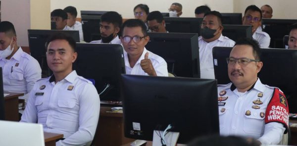 Tampak Karutan Kotamobagu Setyo Prabowo, tengah siap mengikuti ujian kompetensi yang berlangsung di ruang CAT BKN Region XI Manado, 16 Juni 2023. (foto.dok/Rutan Kotamobagu)