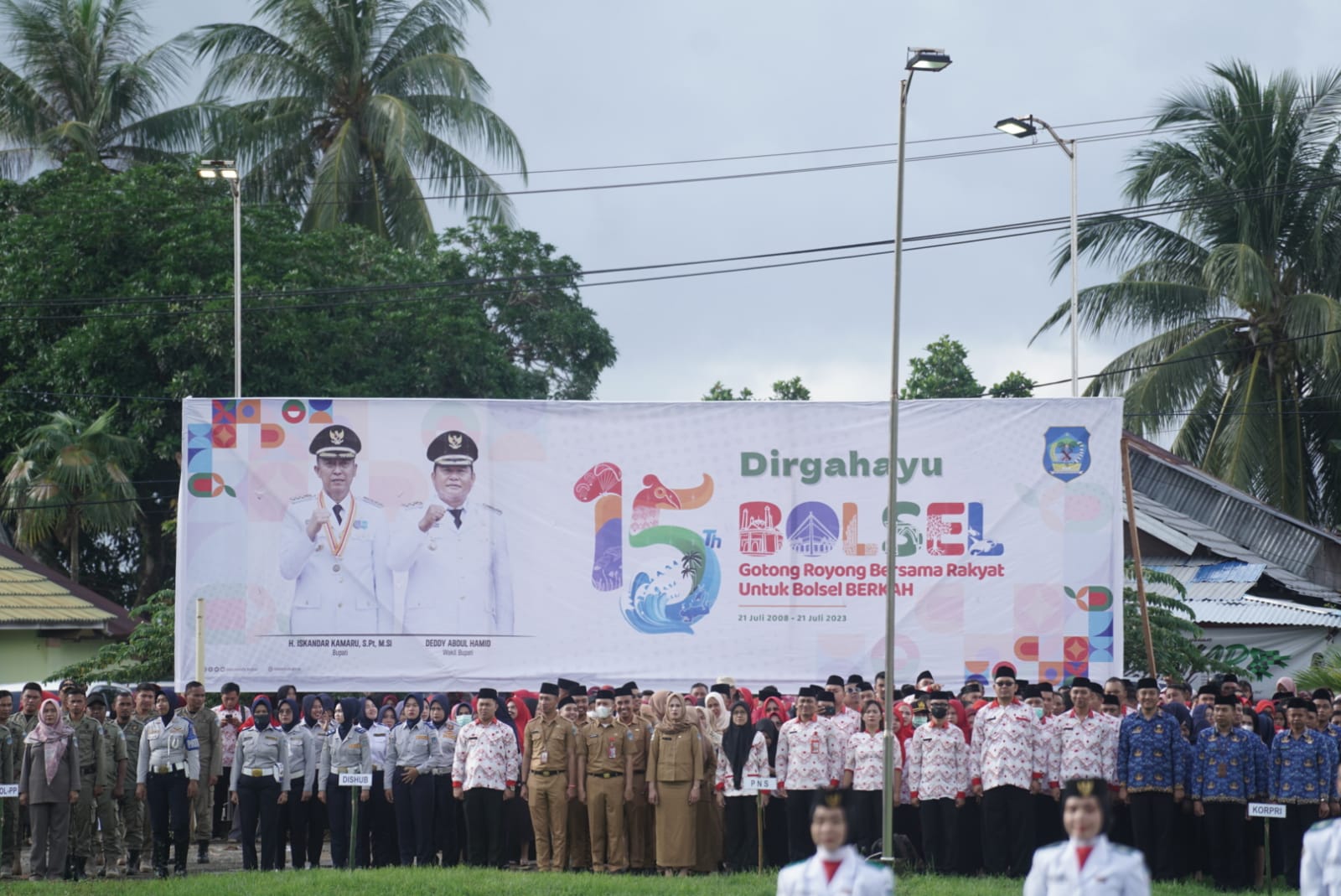 Upacara di Lapangan Desa Tabilaa, Kecamatan Bolaang Uki, Jumat, (21/7/2023) pagi dalam rangka memperingati HUT Kabupaten Bolsel ke-15. Foto: Wawan Dentaw/bolmong.news