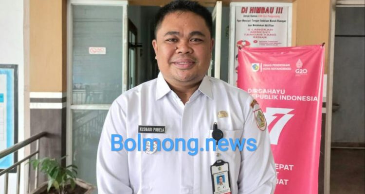 Sekretaris Disdik Kotamobagu Kusnadi Pobela. Foto: Miranty Manangin/Bolmong.news