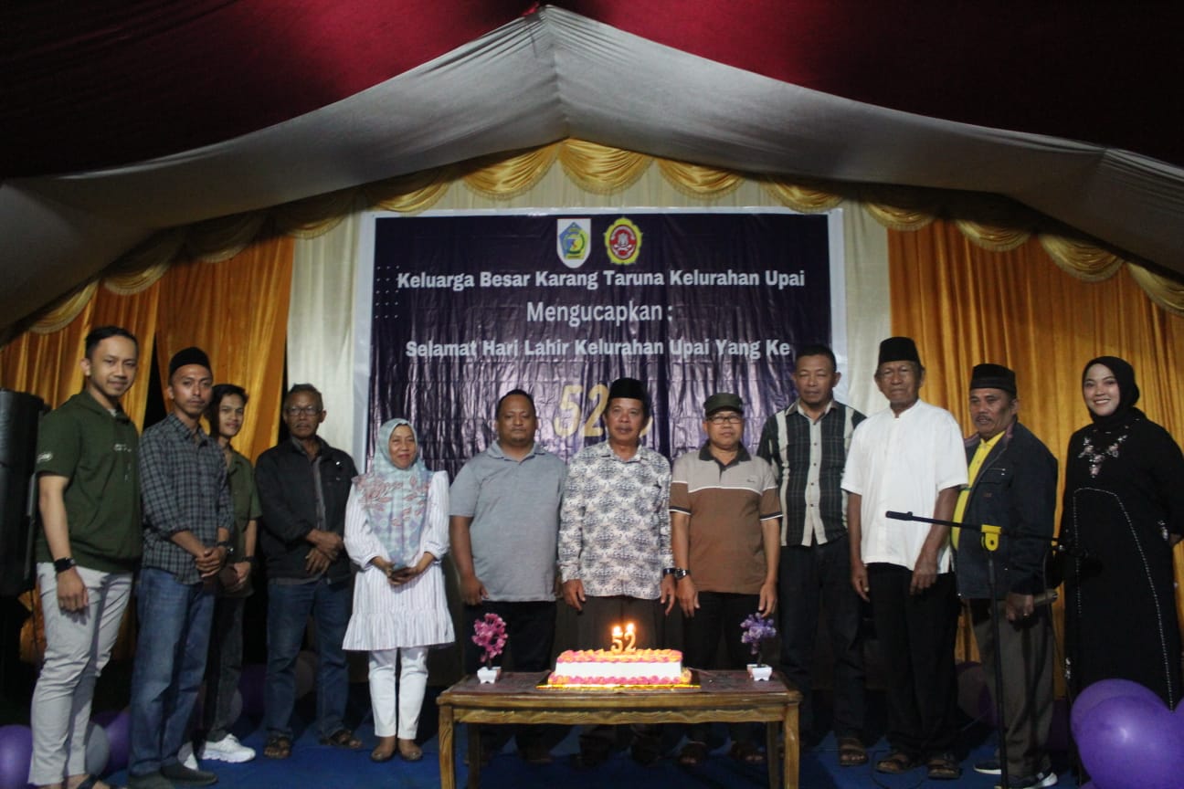 Pemuda Karang Taruna bersama tokoh masyarakat kelurahan Upai dalam acara HUT Kelurahan Upai ke-52 Tahun, Rabu (5/7/2023). Foto: Dok/Karang Taruna Upai.