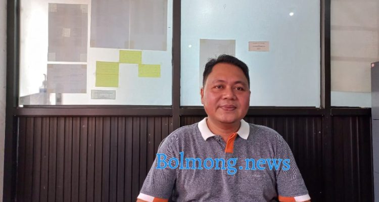 Kabid Pemberdayaan Sosial dan Penanganan Fakir Miskin Dinsos Kotamobagu, Irman Damopolii. Foto: Miranty Manangin/bolmong.news