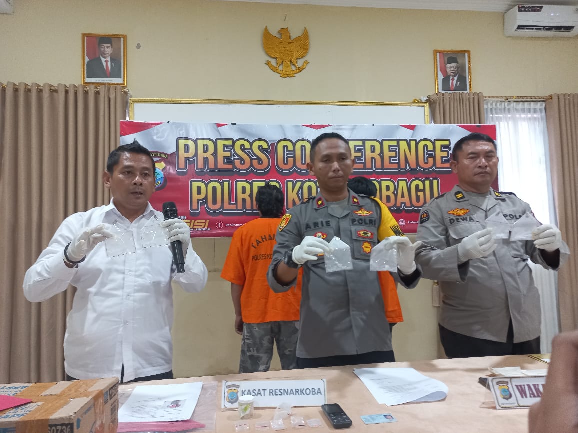 Tampak barang bukti narkotika jenis sabu yang diamankan Sat Res Narkoba Polres Kotamobagu, ditunjukan dalam konfrensi pers yang digelar pada Senin (7/8/2023) di Mapolres Kotamobagu. Foto: Miranty Manangin/bolmong.news