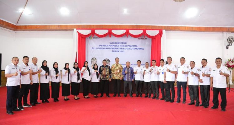 24 ASN Pemkot Kotamobagu Ikut Uji Kompetensi Pejabat Tinggi Pratama di Aula Rumah Dinas Wali Kota Kotamobagu, Rabu (2/8/2023). Foto: Dok/Diskominfo Kotamobagu.