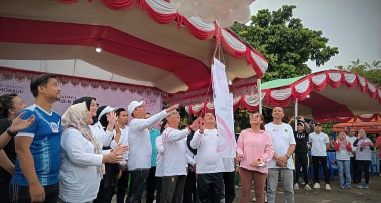 Wakil Wali Kota Kotamobagu Nayodo Koerniawan membuka rangkaian kegiatan peringatan HUT Kemerdekaan RI ke-78, Kamis (3/8/2023) bertempat di di Lapangan Bonobokon Kelurahan Molinow. Foto: Miranty Manangin/bolmong.news