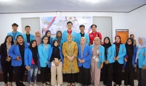 Wali Kota Kotamobagu bersama sejumlah Mahasiswa UDK, Selasa (5/9/2023). Foto: Miranty Manangin/bolmong.news
