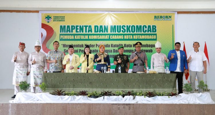 Wali Kota Kotamobagu, Tatong Bara menghadiri dan membuka secara resmi kegiatan Masa Penerimaan Anggota (Mapenta) dan Musyawarah Komisariat Cabang (Muskomcab) Komisariat Cabang Pemuda Katolik Kota Kotamobagu, Sabtu (23/9/2023). Foto: Dok/Diskominfo Kotamobagu.