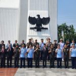 Gubernur Sulut Olly Dondokambey dan Asisten II Asripan Nani bersama sejumlah pimpinan tinggi TNI, serta pejabat Pemprov Sulut, usai ziarah di TMP Kalibata Jakarta, Sabtu