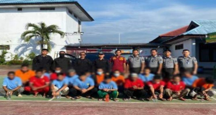 Tampak 20 orang warga binaan Rutan Kotamobagu, saat akan dipindahkan ke Lapas Manado, Sulawesi Utara, Sabtu 23 September 2023. (Foto.Rutan Kotamobagu)