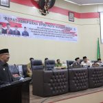 Pj Wali Kota Kotamobagu Asripan Nani saat memberikan sambutan pada rapat paripurna DPRD Kota Kotamobagu tentang pembicaraan tingkat 1 KUA PPAS APBD Perubahan Tahun 2023, di gedung DPRD Kotamobagu, Selasa (27/9/2023). Foto: dok/Diskominfo Kotamobagu.