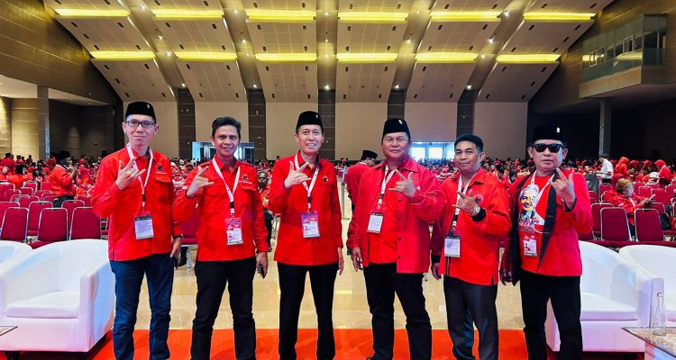 Ketua dan Wakil Ketua DPC PDI Perjuangan Bolsel ikut Bimtek hadapi Pemilu 2024 di Jakarta, mulai Kamis 28 September sampai Senin (2/10/2023) mendatang. Foto: Dok/ DPC PDIP Bolsel.