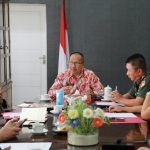Pj Wali Kota Asripan Nani memipin rapat bersama unsur Forkopimda, Kamis (12/10/2023). Foto: Miranty Manangin/bolmong.news