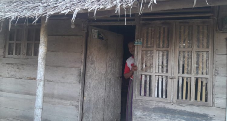 Tampak salah satu rumah warga di Kabupaten Bolmut yang begitu memperihatinkan. (Foto.Muchtar L Harundja/bolmong.news)