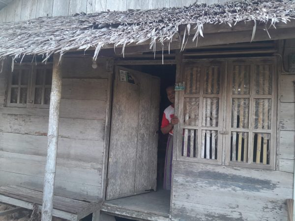 Tampak salah satu rumah warga di Kabupaten Bolmut yang begitu memperihatinkan. (Foto.Muchtar L Harundja/bolmong.news)