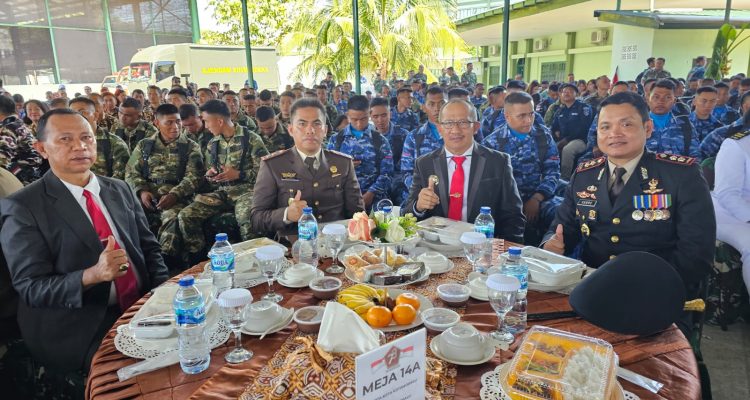 Penjabat Wali Kota Kotamobagu Asripan Nani, menghadiri Upacara Peringatan Hari Ulang Tahun (HUT) Tentara Nasional Indonesia (TNI) ke-78 tahun 2023, bertempat di Makodam XIII/Merdeka, di Manado, Kamis (5/10/2023). Foto: dok/Diskominfo Kotamobagu.