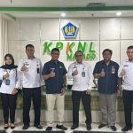 Momen foto bersama Kepala Rutan Kotamobagu Aris Supriyadi (kanan), dengan Kepala KPKNL Manado di Kantor Pelayanan Kekayaan Negara dan Lelang (KPKNL) Manado, Rabu 1 November 2023. (Foto.Ilham/Rutan Kotamobagu)