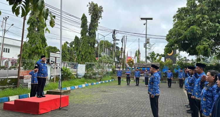 Upacara bendera peringati HUT ke 52 Korpri berlangsung khidmat, di halaman utama Kantor Imigrasi Kotamobagu, Rabu 29 November 2023. (Foto.Andrew/Kantor Imigrasi Kotamobagu)