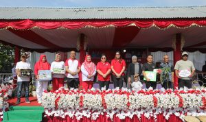 Pj Wali Kota Kotamobagu hadiri pencanangan gebyar Hari Ibu dan HUT DWP bertempat di Lapangan Kelurahan Mongkonai, Selasa (28/11/2023). Foto: Miranty Manangin/bolmong.news