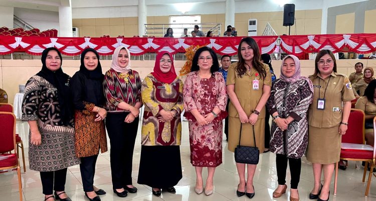 Bunda Literasi Kotamobagu, Siti Fatmah Fitriana Nani Buhang, menghadiri sosialisasi minat dan budaya baca pada satuan pendidikan tingkat menengah, pendidikan khusus dan masyarakat. Senin (4/12/2023). Foto: dok/Diskominfo Kotamobagu.