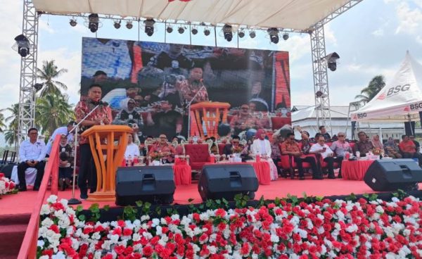 Tampak Gubernur Sulut Olly Dondokambey saat menyampaikan sambutannya. (Foto.Diskominfo Bolmong)