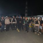 Gerak cepat, Polres Bolmong dan TNI berhasil buka Blokade Jalan AKD, Kamis 30 November 2023 malam.( Foto.Wahyudy Paputungan/bolmong.news)