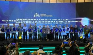 Kemenkumham RI menerima Penganugerahan Anindhita Wistara Data dari BPS, di Hotel Ritz Carlton, Pacific Place, Jakarta Selatan, Senin 4 Desember 2023. (Foto.Andrew/Kantor Imigrasi Kotamobagu)