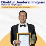 Direktur Jenderal (Dirjen) Imigrasi Silmy Karim, raih penghargaan Indonesia Government and Public Policy. (Foto.Andrew/Kantor Imigrasi Kotamobagu)