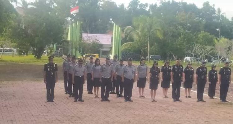 Peringati Hari Bakti Imigrasi ke 74, Jajaran Rutan Kotamobagu dan Kantor Imigrasi Kotamobagu berbaur bersama saat pelaksanaan upacara, berlangsung di TMP Kotamobagu, Rabu 24 Januari 2024. (Foto.Ilham/Rutan Kotamobagu)