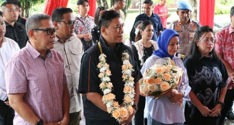Penyambutan Kapolda Sulut Irjen Pol Yudhiawan saat tiba di Manado, Sabtu (6/1/2024). Foto: dok/Humas Polda Sulut.