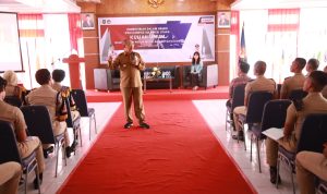 Pj Wali Kota Kotambagu Asripan Nani saat memberikan mata kuliah umum kepada praja muda Angkatan XXXIII di Kampus IPDN Sulut, Jumat (19/1/2024). Foto: dok/Diskominfo Kotamobagu.