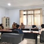 Suasana kunjungan kerja Komisi II DPRD Kota Tomohon ke Dinas Kominfo Kota Kotamobagu, Selasa (16/1/2024), bertempat di ruangan Kadis Kominfo Kotamobagu. Foto: dok/bolmong.news