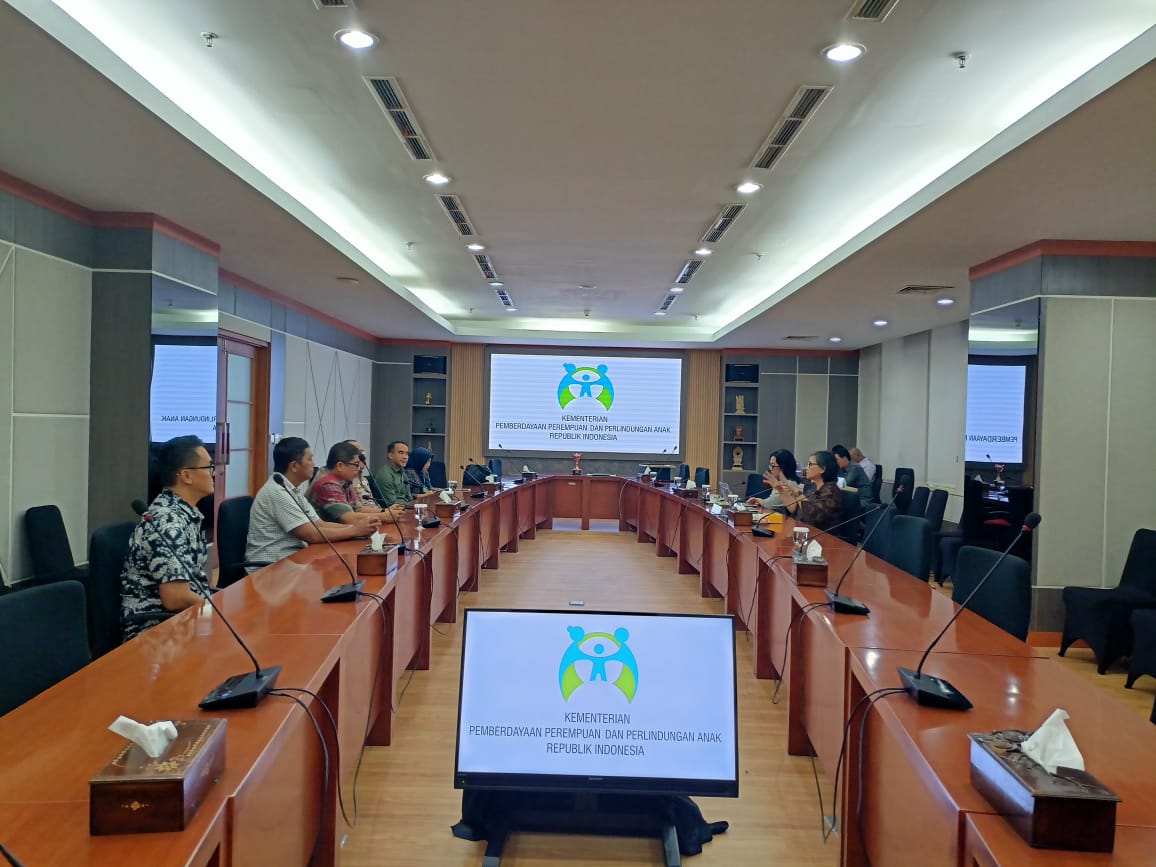 Suasana penyerahan penghargaan Anugerah Parahita Ekapraya dari Kementerian Pemberdayaan dan Perlindungan Anak (KemenPPA) Republik Indonesia, di Kantor KemenPPA RI – Jakarta, Rabu (7/2/2024). Foto: dok/Diskominfo Kotamobagu.