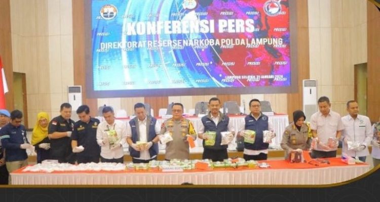 Konfrensi Pers pengunkapan kasus Narkoba yang digelar Polda Lampung. Foto: dok/Humas Polri.