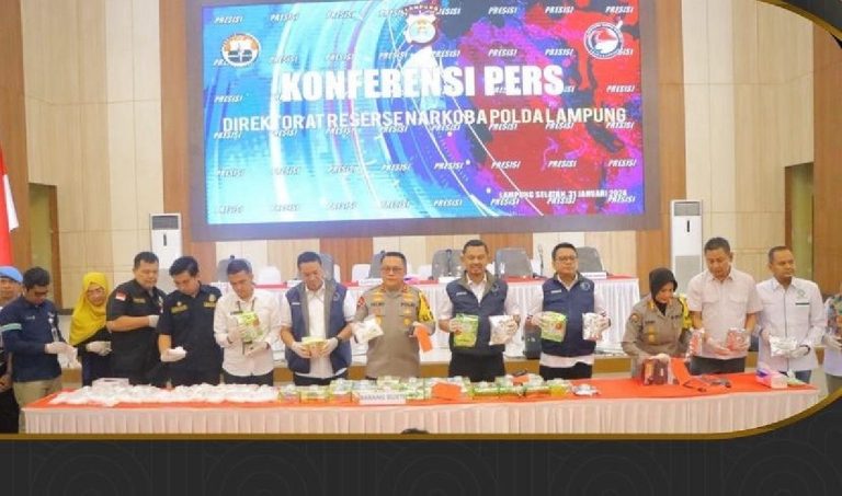Konfrensi Pers pengunkapan kasus Narkoba yang digelar Polda Lampung. Foto: dok/Humas Polri.