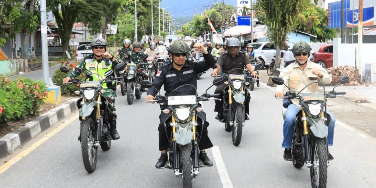 Pj Wali Kota Kotamobagu Asripan Nani saat memantau Pemilu 2024 di Kotamobagu, Rabu (14/2/2024). Foto: dok/bolmong.news