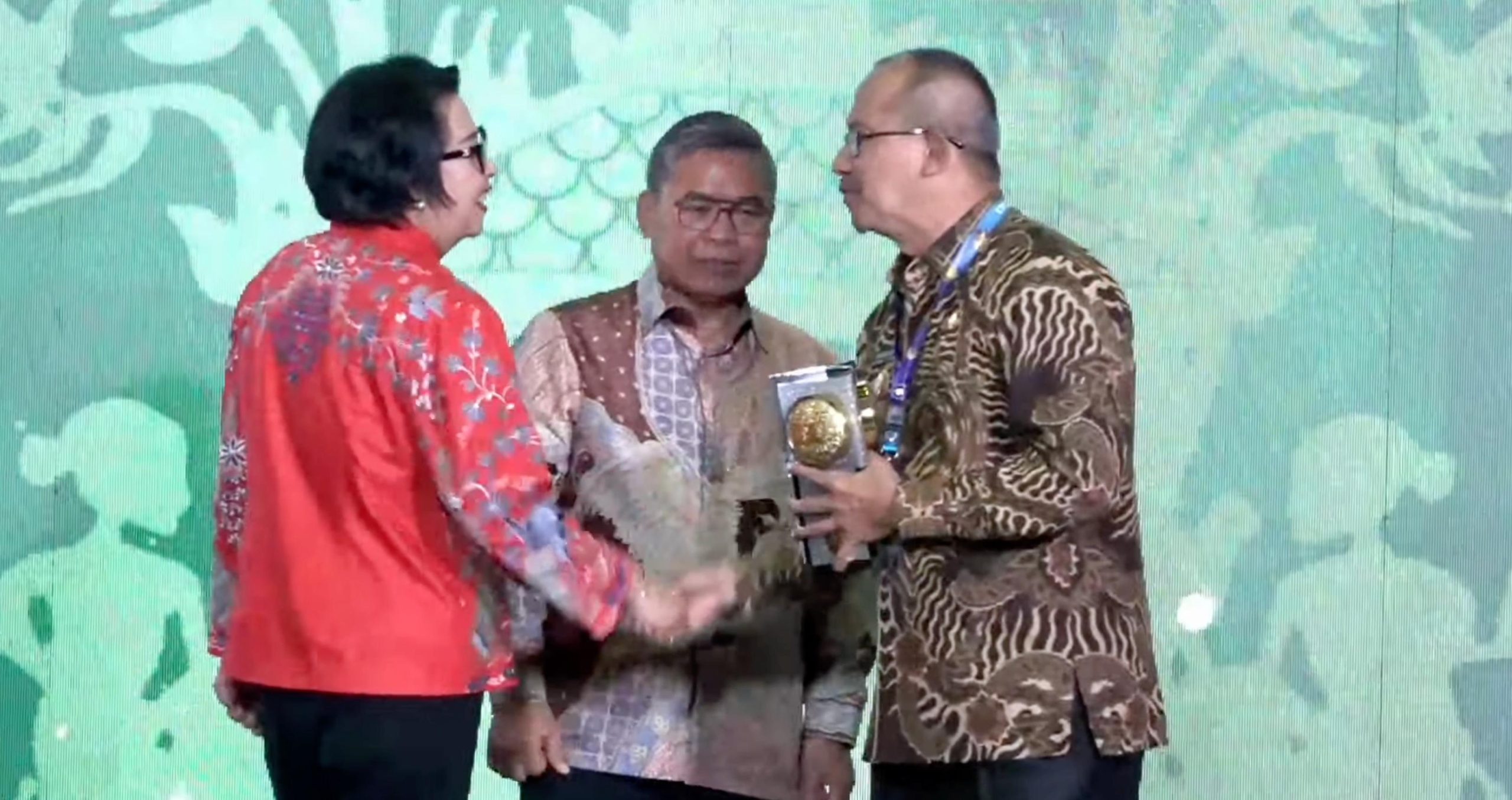 Pj Wali Kota Kotamobagu Asripan Nani Terima Penghargaan Adipura yang Ke 10 Kali. Foto: Dok/Diskominfo Kotamobagu
