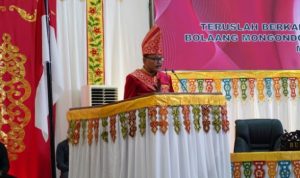 Penjabat Bupati Bolmong Ir Limi Mokodompit MM, saat menyampaikan Pidato di Rapat Paripurna HUT ke 70 Kabupaten Bolmong, di Gedung DPRD Bolmong, Senin 25 Maret 2024. (Foto.Diskominfo Bolmong)
