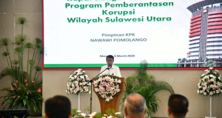 Ketua KPK RI Nawawi Pomolango saat memberikan sambutan pada RDP Program Pemberantasan Korupsi Terintegrasi Kepala Daerah se-Sulut, yang dilaksanakan di Aula Mapalus Kantor Gubernur Sulut, Rabu (6/3/2024). Foto: Dok/Diskominfo Boltim.