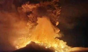 Dahsyatnya erupsi Gunung Ruang di Kecamatan Tagulandang Kabupaten Sitaro. Foto: dok