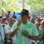 Menteri ATR/BPN Republik Indonesia, Agus Harimurti Yudhoyono saat meninjau lahan untuk relokasi para korban erupsi Gunung Ruang, di Desa Modisi Kabupaten Bolsel, Minggu (5/5/2024). Foto: Wawan Dentaw/Bolmong.news