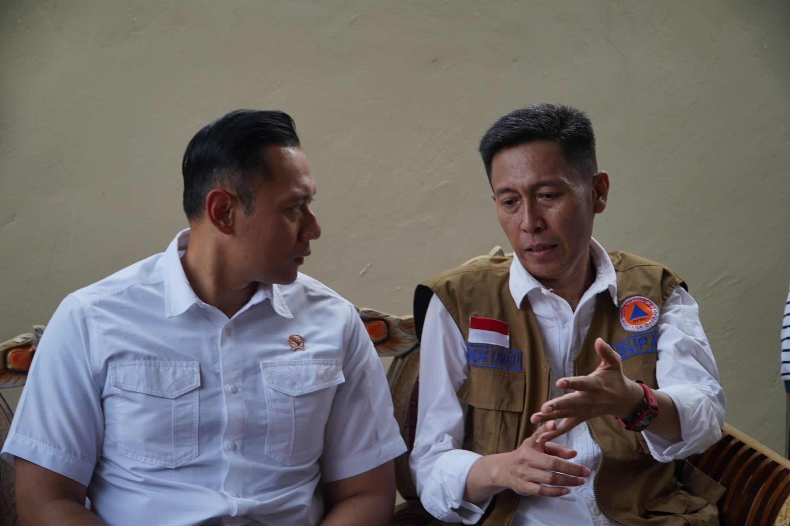 Menteri ATR/BPN Republik Indonesia,  Agus Harimurti Yudhoyono bersama Bupati Bolsel, Iskandar Kamaru. Foto: Wawan Dentaw/Bolmong.news